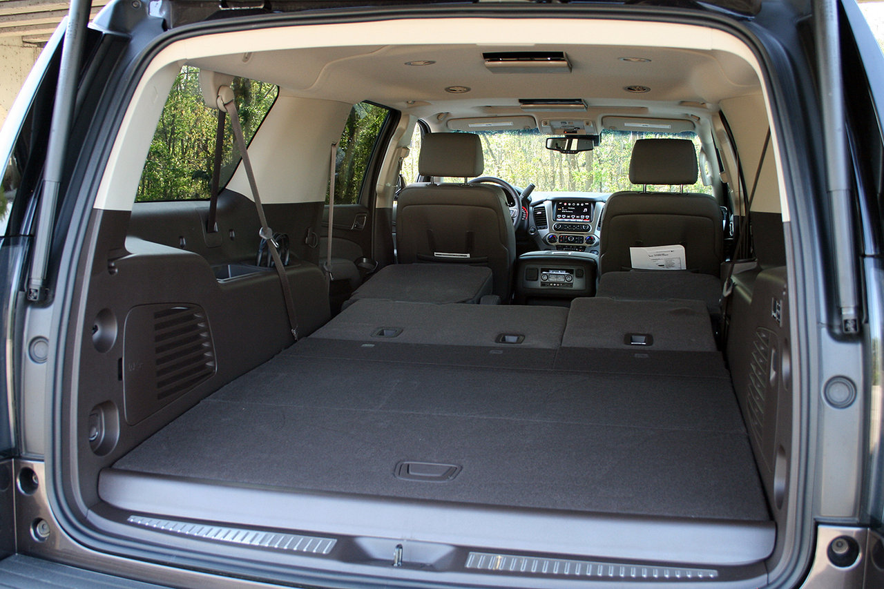 Comparison cadillac escalade luxury 2017 vs gmc yukon xl 2016